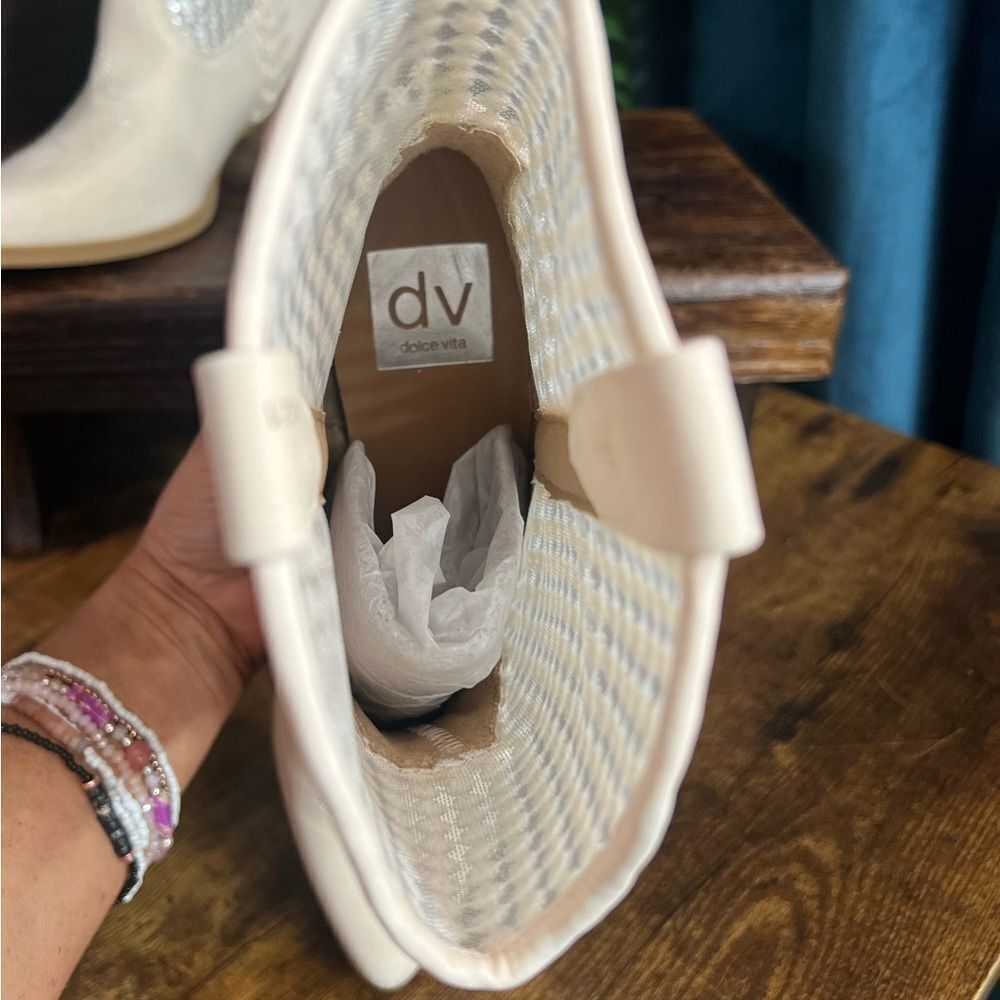 DV BY DOLCE VITA Faux Leather Karyn Bootie in Cream, Size 6.5. NWOT! - Picture 13 of 15